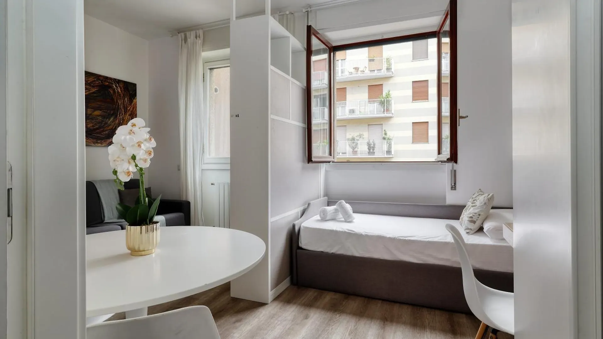 Apartment Joivy Lovely Studios Near Citylife Milan